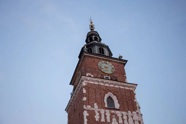 Gator och byggnader i krakow på kvällen i sommar — Stockfoto