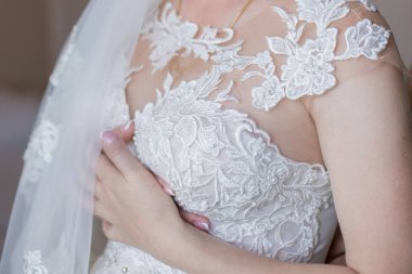 odada bir düğün elbise gelin