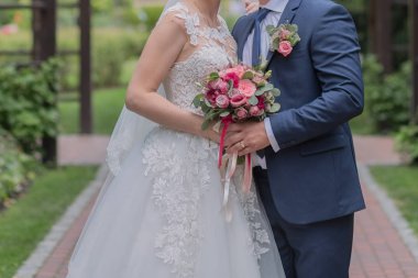 Gelin ve damat ve Park Düğün buketi