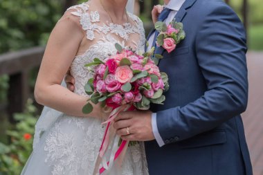 Gelin ve damat ve Park Düğün buketi