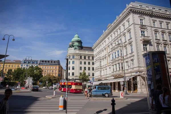 Tarihi güzel binalar ve Viyana kenti sokaklarında — Stok fotoğraf