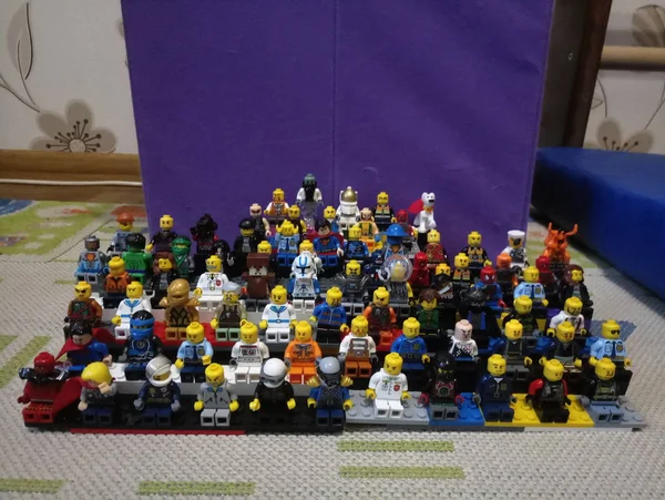 Los hombres de Lego se reúnen mucho — Foto de Stock