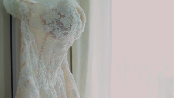 Robe Mariée Suspendue Sur Placard — Video