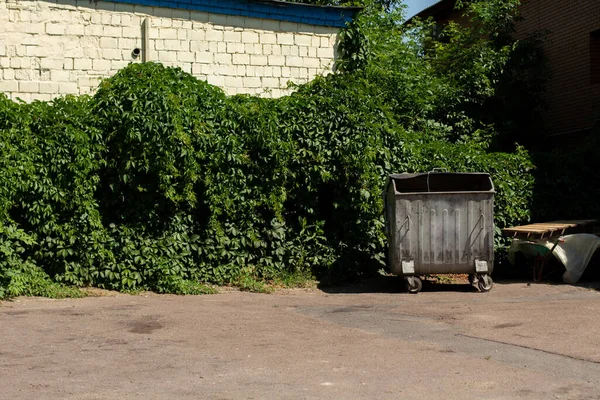 a backyard trash can with trash