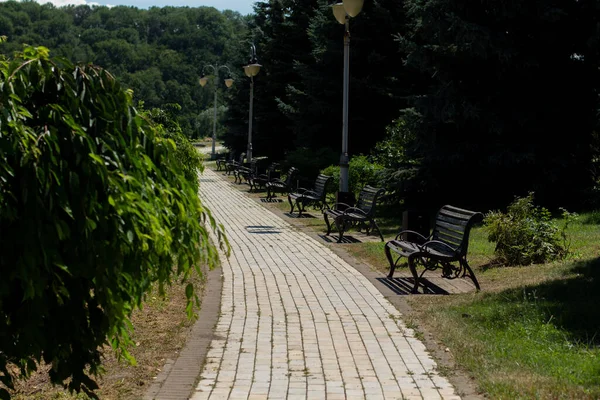 イタリアの公園庭園の舗装された歩道 — ストック写真