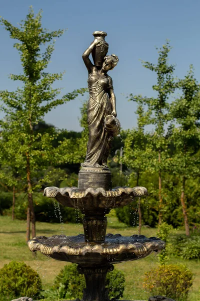 Schöne Brunnen Statue Park — Stockfoto