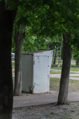 Park 'taki eski elektrik kulübesi