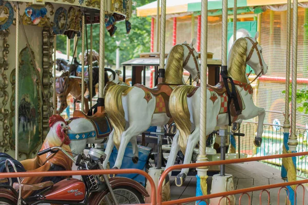 Ein Kinderkarussell Park — Stockfoto