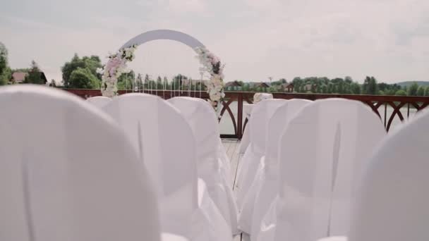 Arco Redondo Para Ceremonia Boda Sillas Blancas — Vídeos de Stock