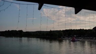 Akşamları göl güzel gökyüzü