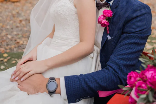 Sposa Sposo Insieme Nel Parco Matrimonio — Foto Stock