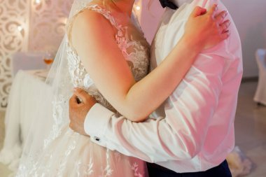 Gelin ve damat düğün ziyafetinde