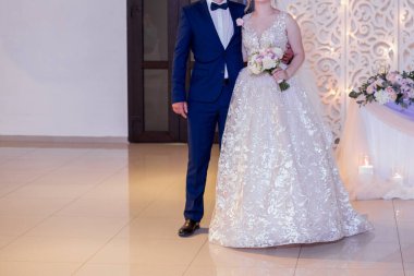 Gelin ve damat düğün ziyafetinde