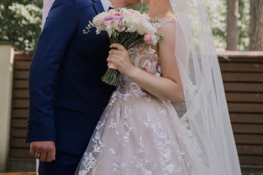 Gelin ve damat düğün töreninde.