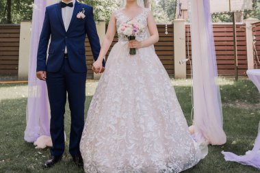 Gelin ve damat düğün töreninde.