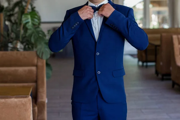 Man Blue Suit Bow Tie — Stock Photo, Image