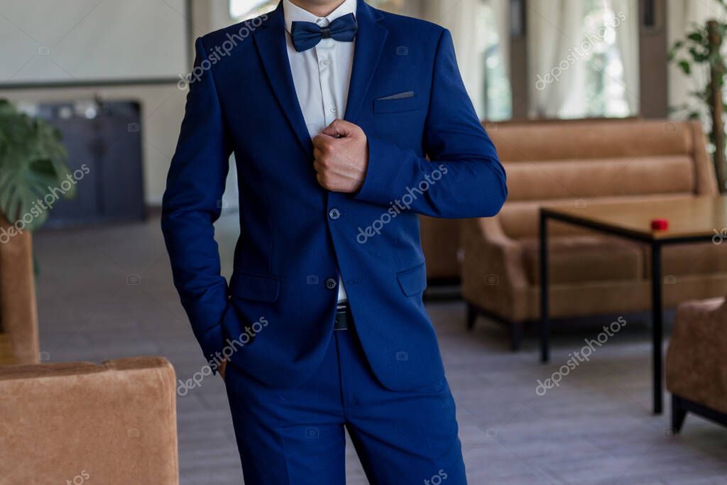 Hombre Traje Azul Pajarita — Foto de stock © dyachenkoproduction