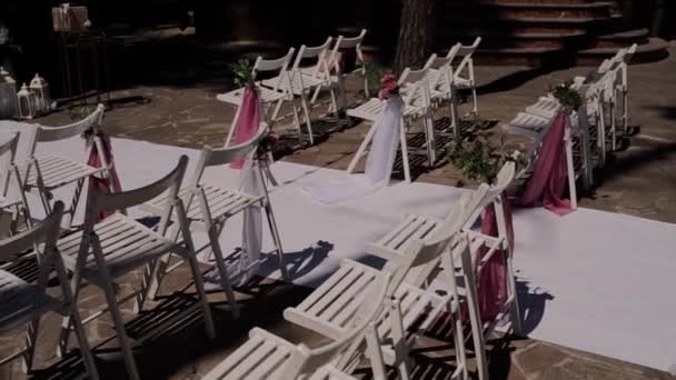 Γαμήλια Τελετή Καρέκλες Διακοσμημένες Λουλούδια — Αρχείο Βίντεο