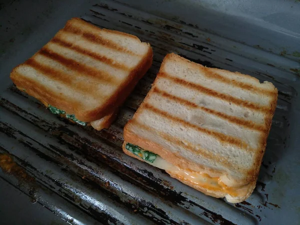 Сэндвичи Сковородке Жареной Кухне — стоковое фото