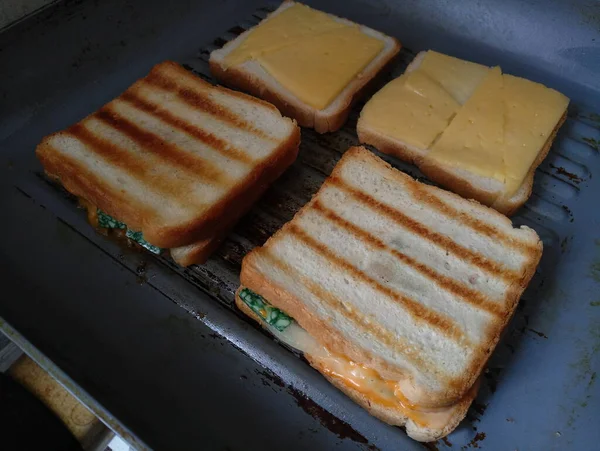 Sandwich Una Griglia Padella Friggere Cucina Fritta — Foto Stock