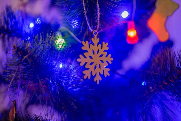 Zabawki Świąteczne Girlandy Drzewie — Zdjęcie stockowe