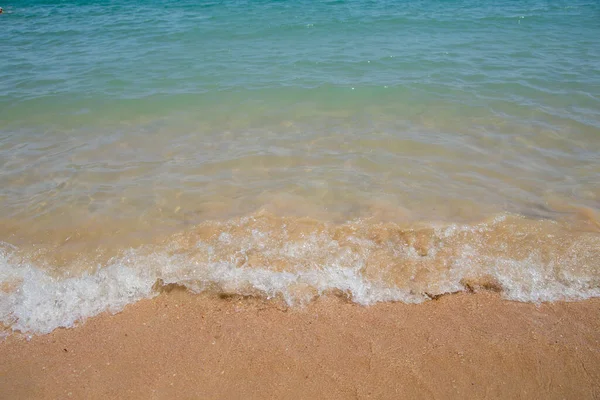 Água Azul Clara Praia Com Areia — Fotografia de Stock