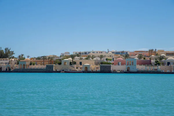 Una Playa Mar Con Palmeras Casas Egipto —  Fotos de Stock