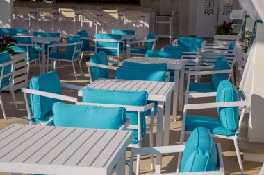 bir açık hava restoranı masası ve sandalyeleri