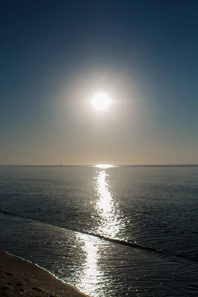 Утреннее Солнце Над Морем Песчаный Берег — стоковое фото