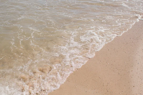 Θαλάσσια Κύματα Μια Αμμώδη Ακτή Απόγευμα — Φωτογραφία Αρχείου