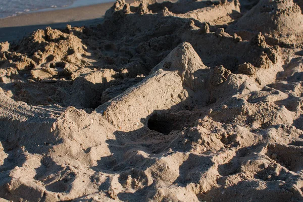 海の近くのビーチの砂の城 — ストック写真