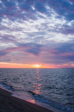 Bulutlu güzel bir gün doğumu
