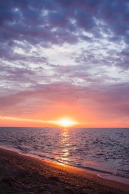 Bulutlu güzel bir gün doğumu