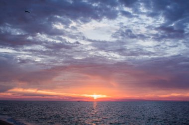 Bulutlu güzel bir gün doğumu