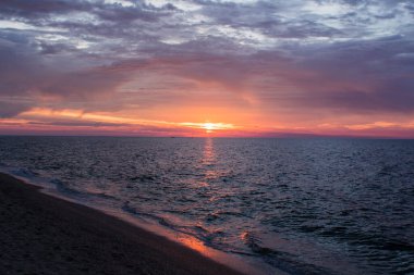 Bulutlu güzel bir gün doğumu