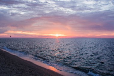 Bulutlu güzel bir gün doğumu