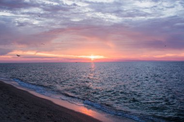 Bulutlu güzel bir gün doğumu