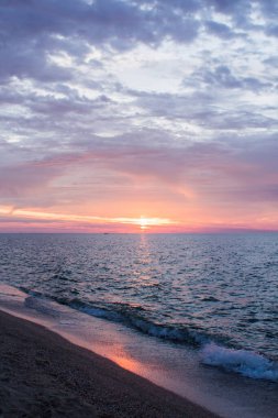 Bulutlu güzel bir gün doğumu