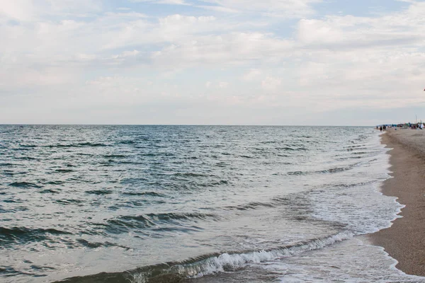 Una Spiaggia Mare Con Acqua Limpida Cielo — Foto Stock