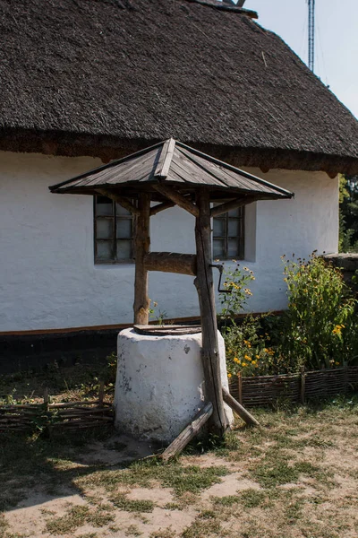 Well Slavic House Village — Stock Photo, Image