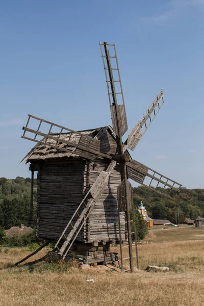 Stary Drewniany Młyn Polu Lecie — Zdjęcie stockowe