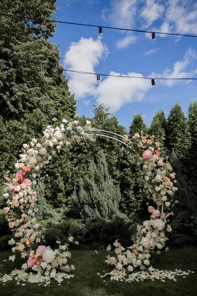 Ronde Boog Voor Bruiloft Ceremonie Van Bloemen — Stockfoto