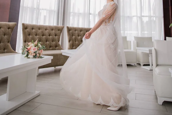 Braut Wunderschönem Brautkleid Und Schleier — Stockfoto