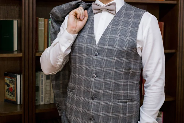 Man Puts Suit Room — Stock Photo, Image