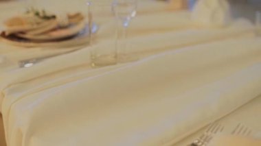 Restorandaki düğün masasının dekoru.