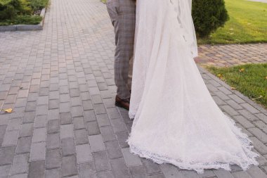 Parkta bir gelin ve damat.