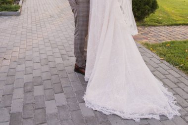 Parkta bir gelin ve damat.