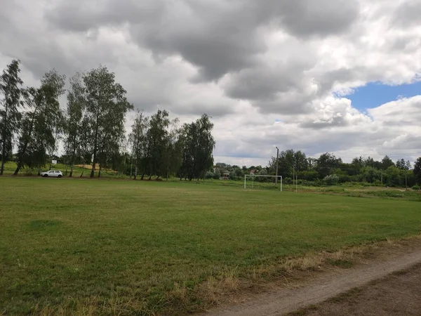 Ein Großer Fußballplatz Mit Grünem Gras Sommer — Stockfoto