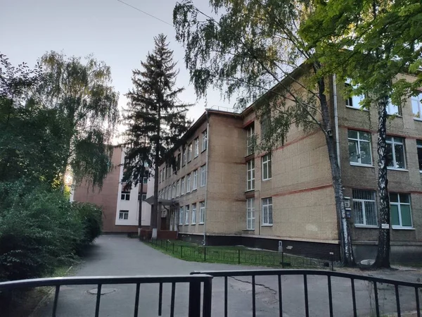 Das Territorium Der Alten Ziegelschule Mit Dem Hof — Stockfoto