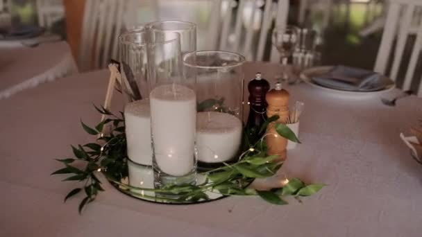 Dekoráció Esküvői Asztal Étteremben — Stock videók